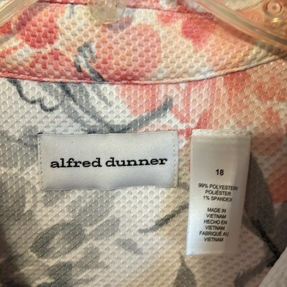 Alfred Dunner pink and gray Women's pants suit. Size 18/16/XL. - Picture 2 of 16